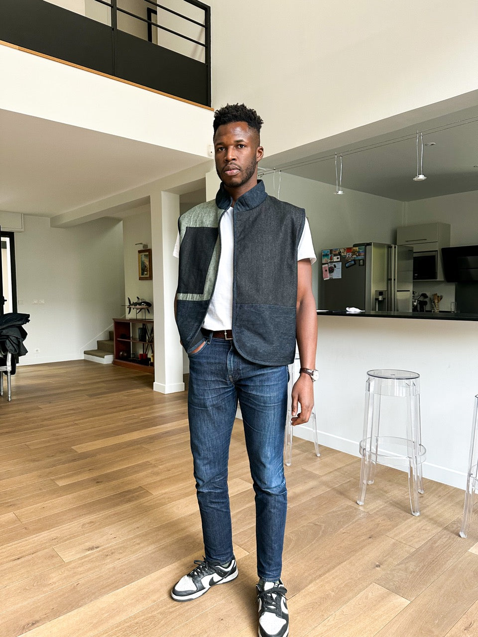 Veste sans manches en jean patchwork gris et bleu à col arrondi
