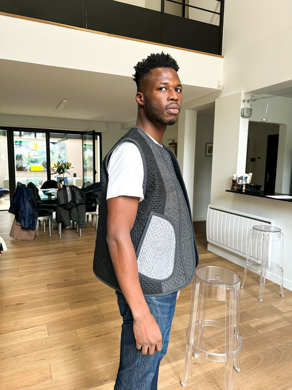 Veste sans manches matelassée en coton brodé gris & bleu