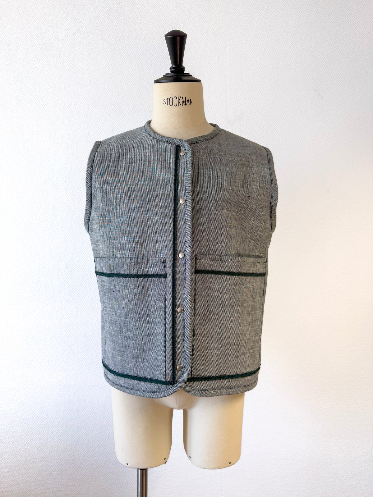 Embroidered sleeveless jacket - Light grey denim and green embroidery