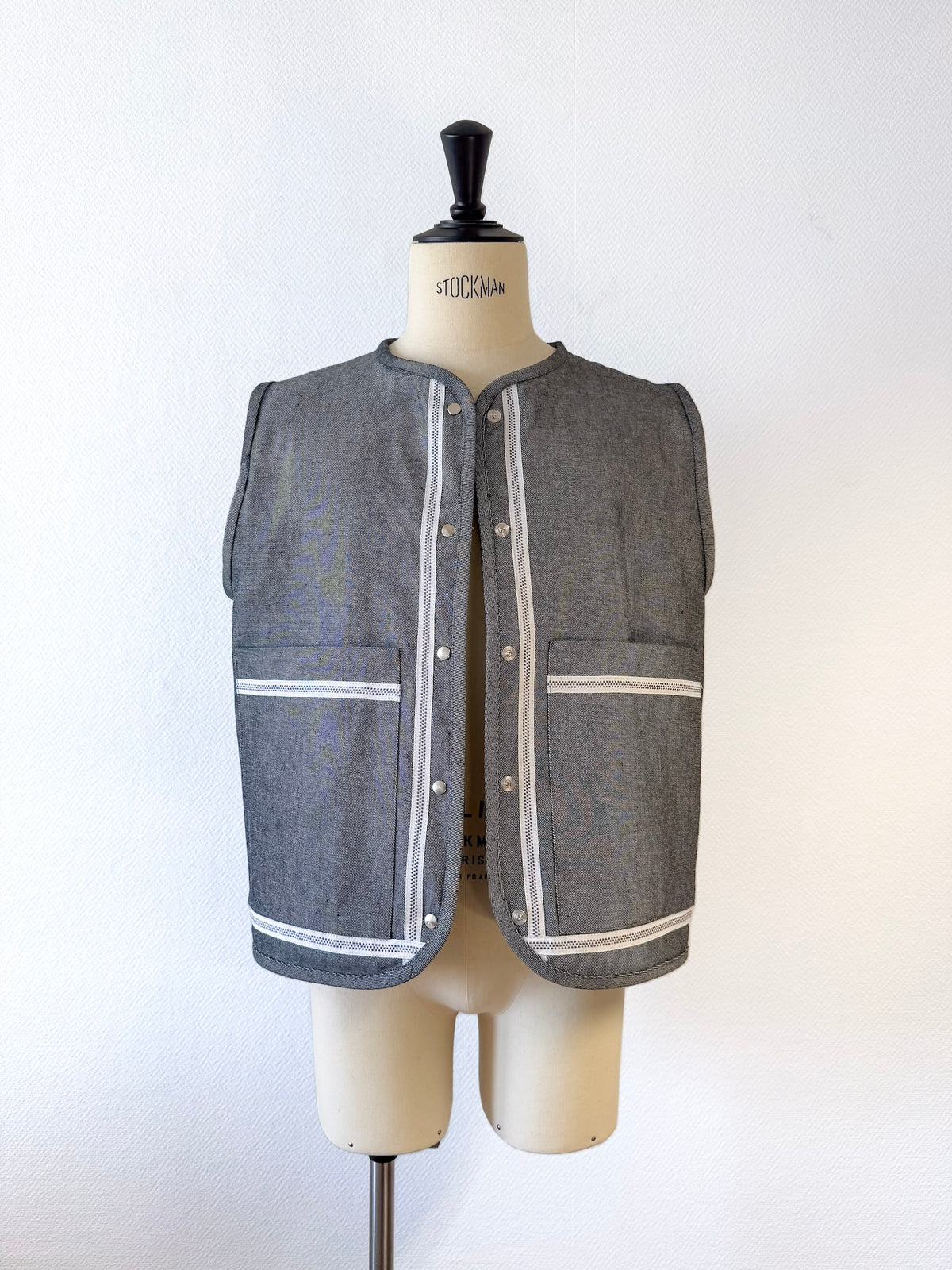 Embroidered sleeveless jacket - Grey denim and white embroidery