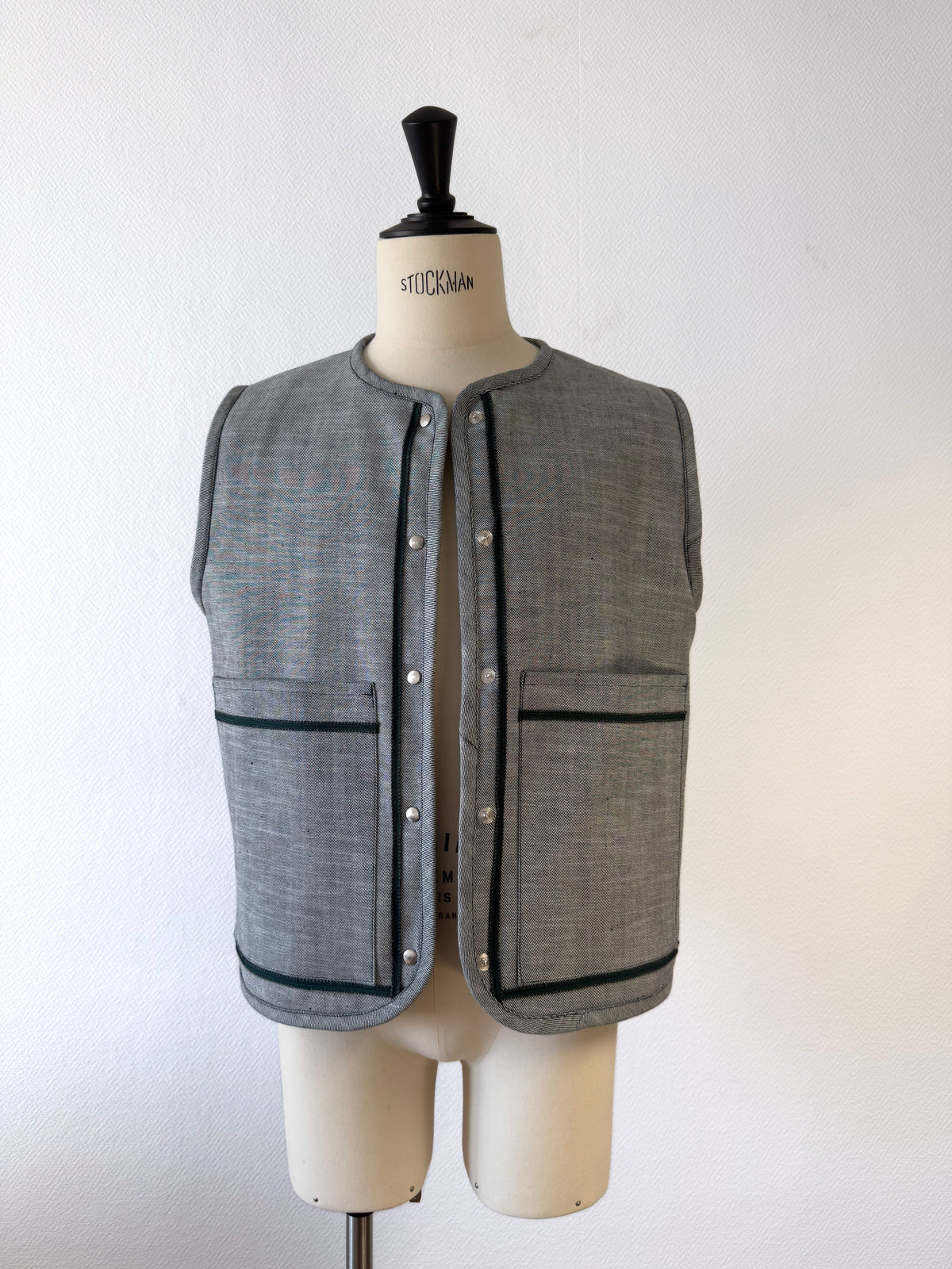 Embroidered sleeveless jacket - Light grey denim and green embroidery