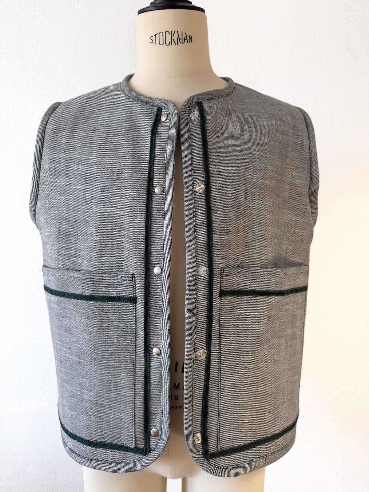 Embroidered sleeveless jacket - Light grey denim and green embroidery