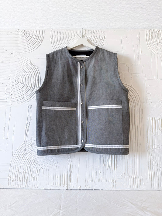 Veste sans manches brodée - Denim gris et broderie blanche