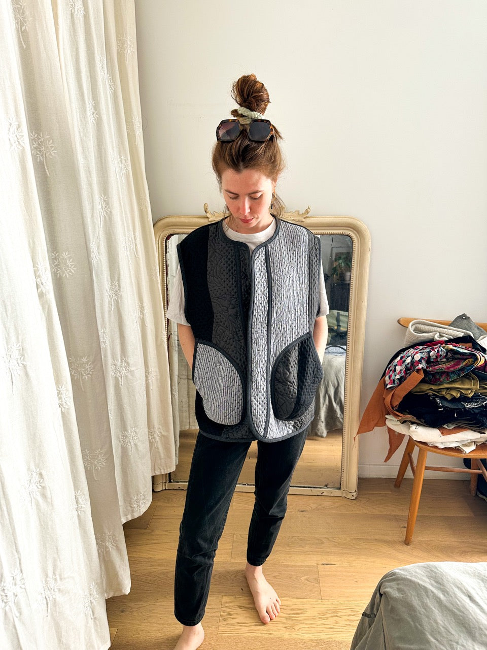 Veste sans manches matelassée en coton brodé gris & bleu